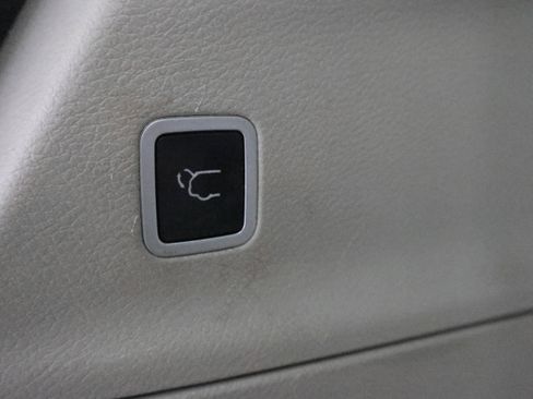 Used 2017 Chrysler Pacifica Touring-L w/ 13 Speaker Alpine Sound Group image 26