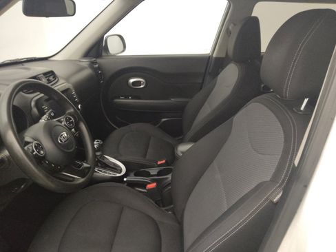 Used 2019 Kia Soul + image 17