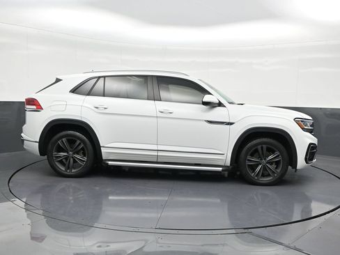 Used 2020 Volkswagen Atlas Cross Sport SE w/ Panoramic Sunroof Package image 7