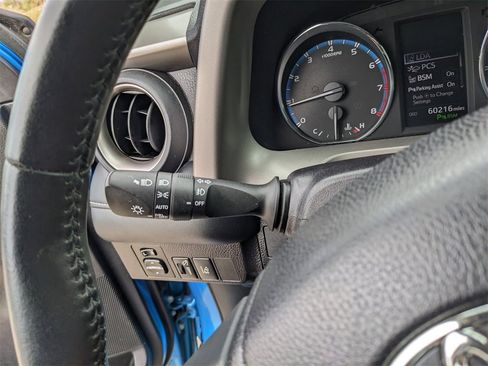 Used 2017 Toyota RAV4 Limited image 32