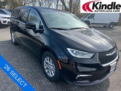 New 2026 Chrysler Pacifica Select