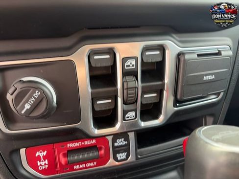 Used 2023 Jeep Gladiator Rubicon w/ Cold Weather Group AWD/4WD image 11