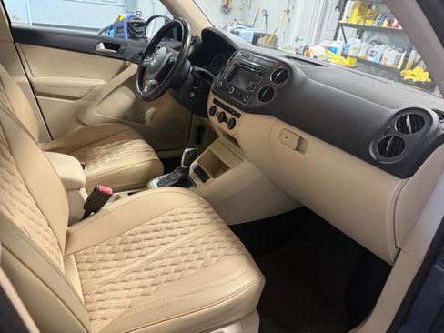 Used 2013 Volkswagen Tiguan SE image 17