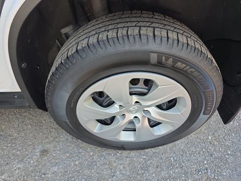 Used 2019 Toyota RAV4 LE w/ All Weather Liner Package AWD/4WD image 40