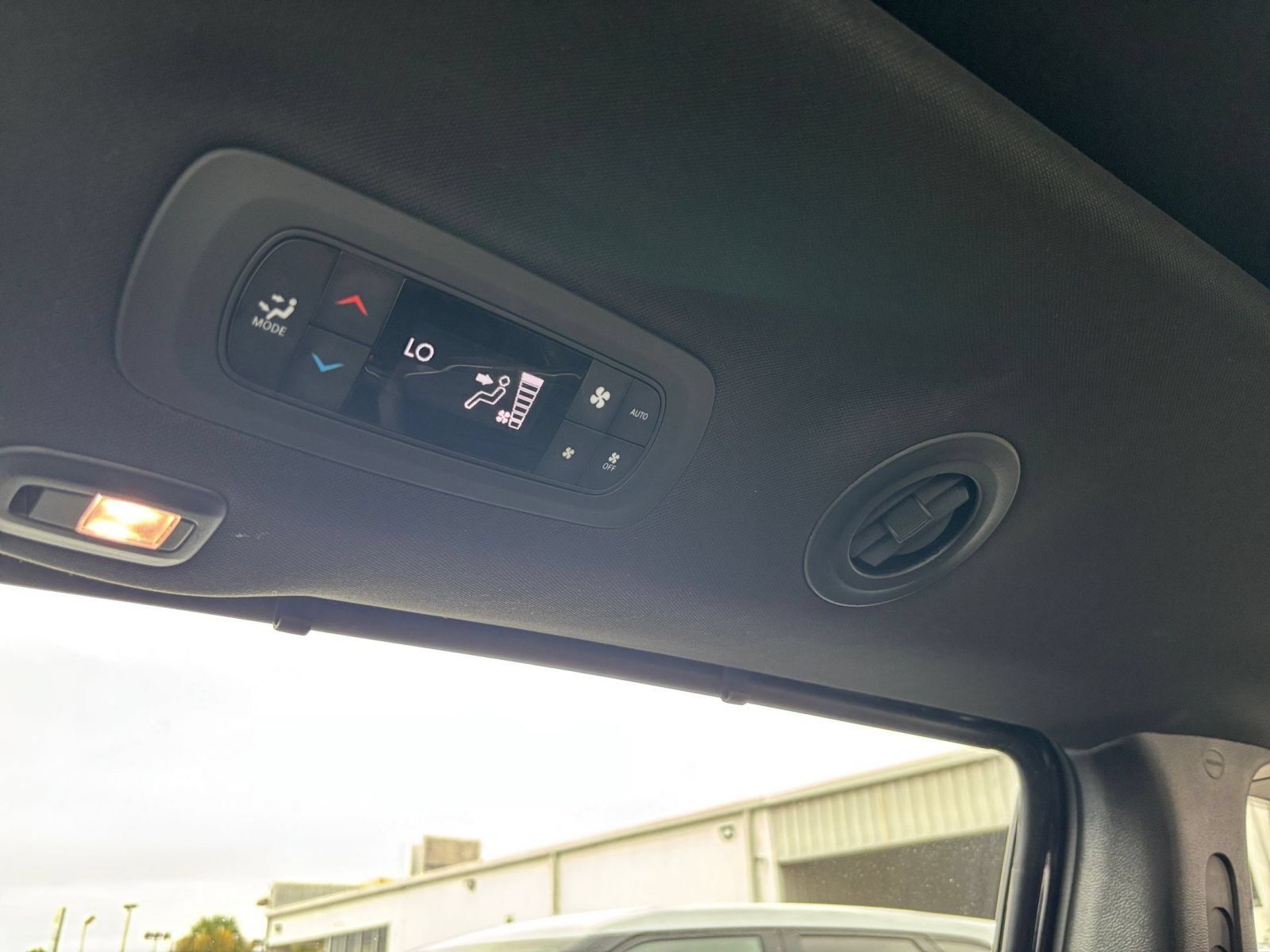 Used 2025 Chrysler Pacifica Limited FWD image 25