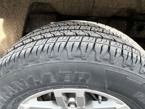 Used 2023 Chevrolet Colorado LT w/ LT Convenience Package II image 11