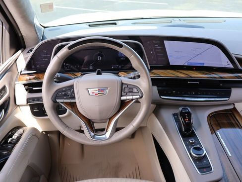 Certified 2023 Cadillac Escalade Premium Luxury Platinum w/ LPO, Radiant Package image 18