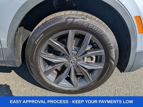 Used 2024 Volkswagen Tiguan SE image 11