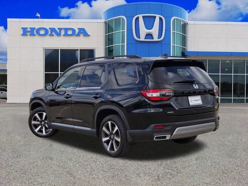 Used 2023 Honda Pilot Touring image 5