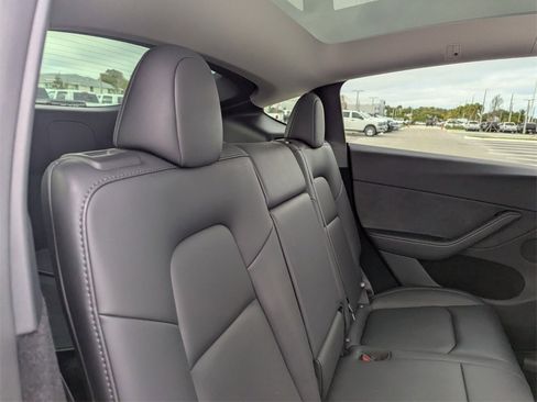 Used 2025 Tesla Model Y Long Range image 14