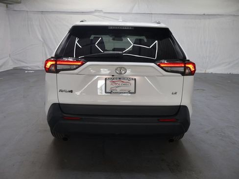 Used 2021 Toyota RAV4 LE FWD image 6