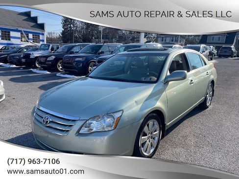 Used 2005 Toyota Avalon XLS image 1