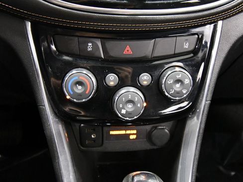 Used 2018 Chevrolet Trax Premier w/ Midnight Edition FWD image 25
