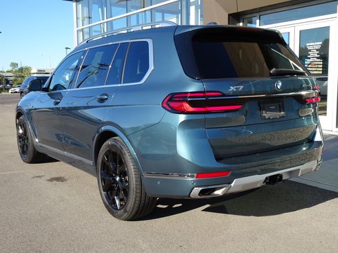 Used 2023 BMW X7 xDrive40i w/ Premium Package image 3