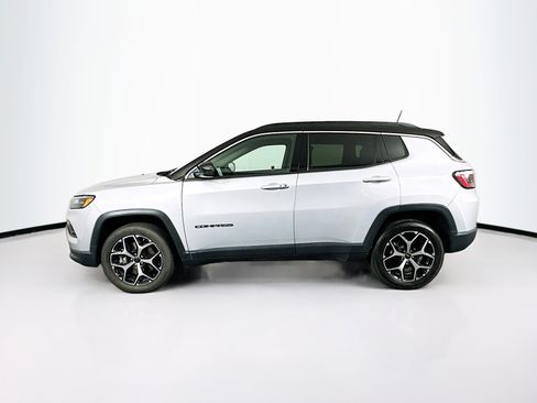 Used 2025 Jeep Compass Limited image 4