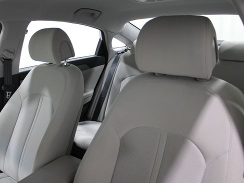 Used 2015 Hyundai Sonata SE image 5