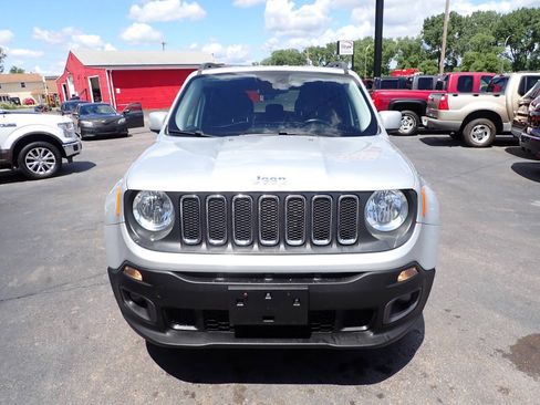 Used 2017 Jeep Renegade Latitude AWD/4WD image 2
