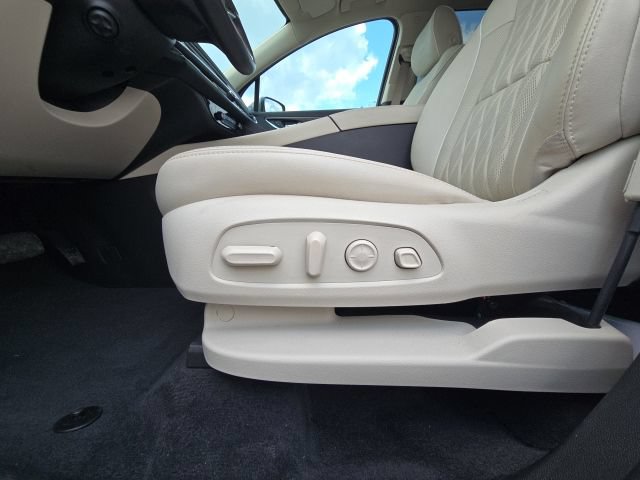 Used 2023 Buick Enclave Avenir w/ Avenir Technology Package FWD image 25