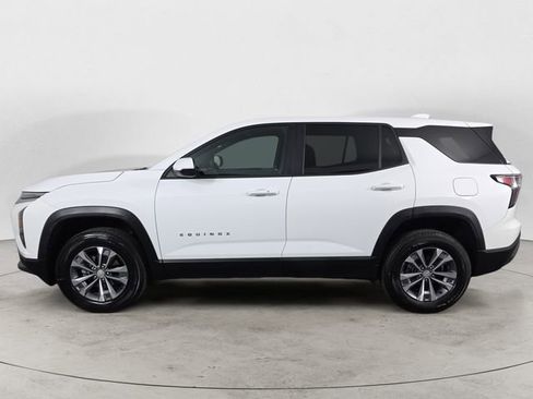 Used 2026 Chevrolet Equinox LT FWD image 2