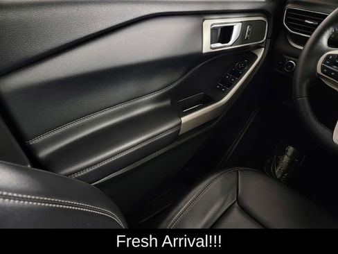Used 2023 Ford Explorer XLT w/ Equipment Group 202A AWD/4WD image 31