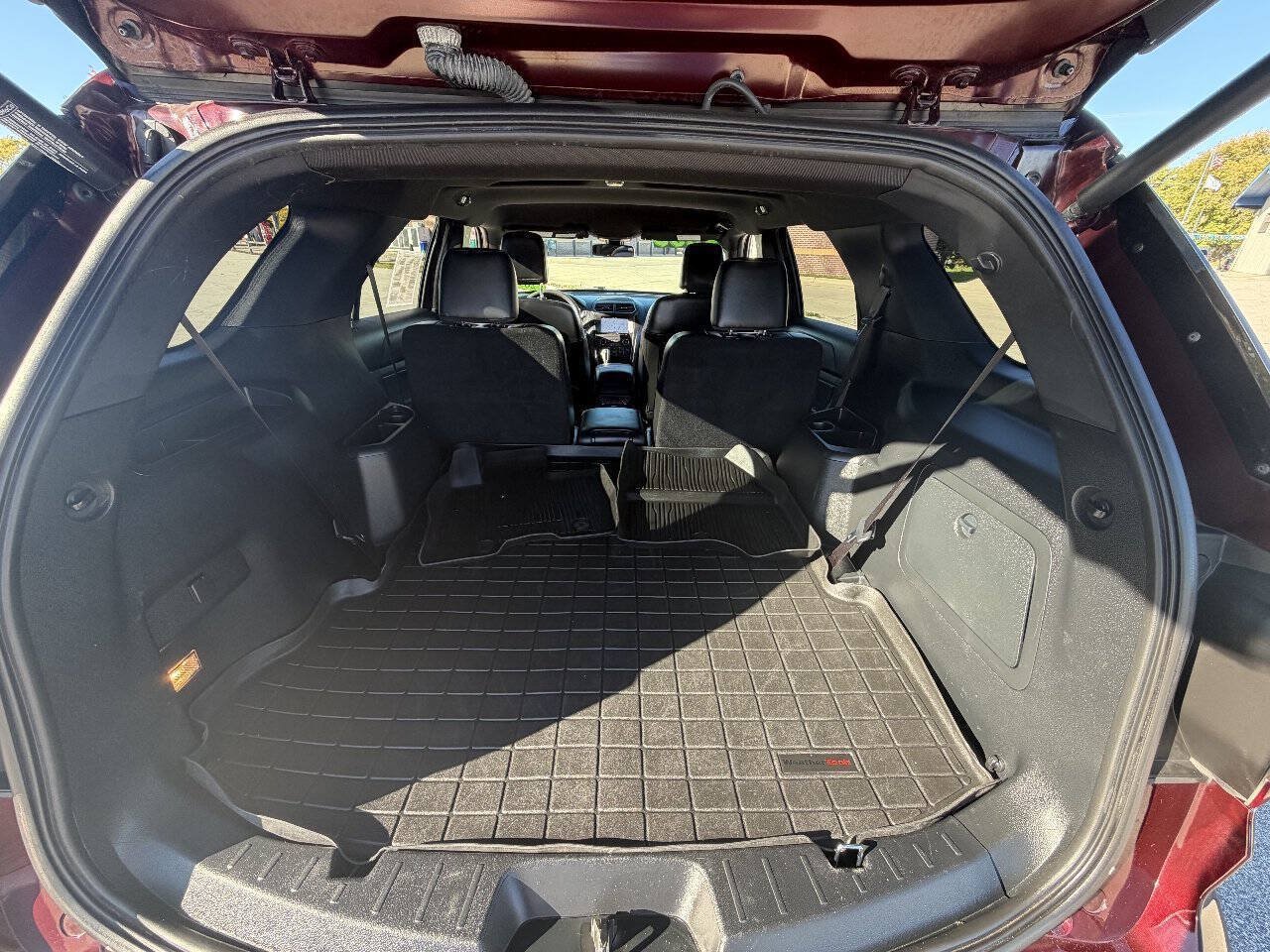 Used 2019 Ford Explorer XLT w/ Equipment Group 202A AWD/4WD image 14
