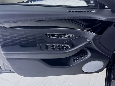 Used 2022 Bentley Flying Spur Plug-In Hybrid image 16