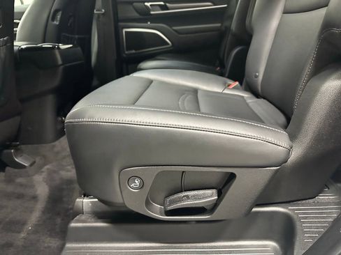 Used 2025 Kia Telluride S image 39