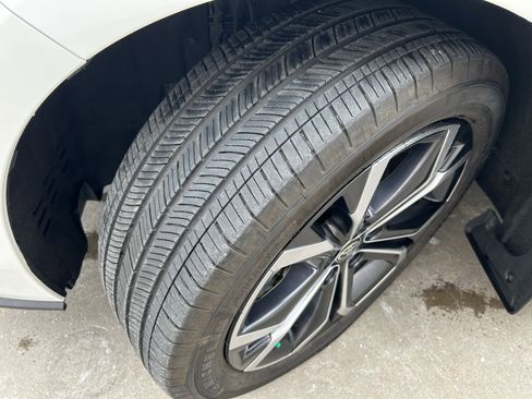 Used 2025 Toyota Sienna Platinum image 11