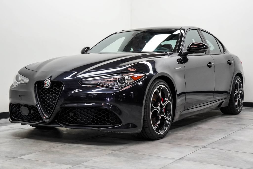 Used 2023 Alfa Romeo Giulia Veloce RWD image 9
