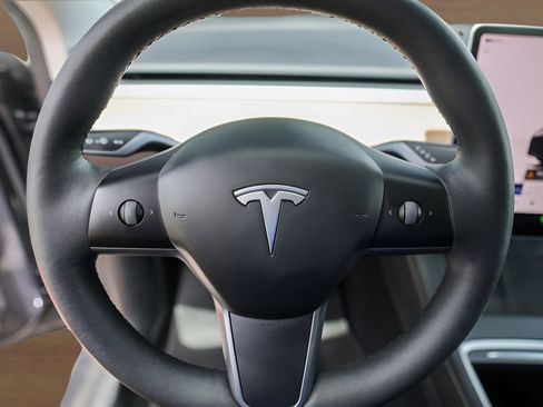 Used 2023 Tesla Model Y AWD image 11