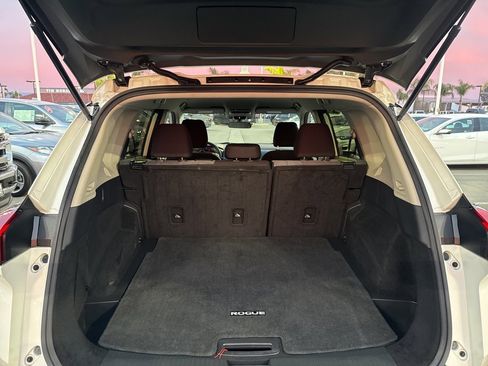 Used 2023 Nissan Rogue SV image 13