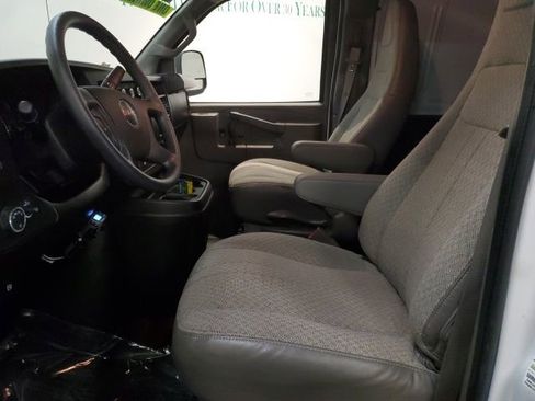 Used 2022 GMC Savana 3500 Extended w/ Driver Convenience Package image 10