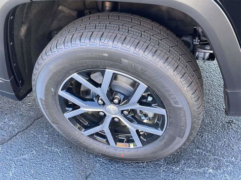 New 2025 Jeep Grand Cherokee L Limited image 40