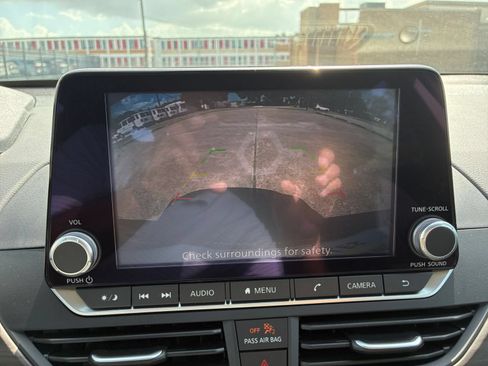 Used 2025 Nissan Altima 2.5 SV FWD image 19