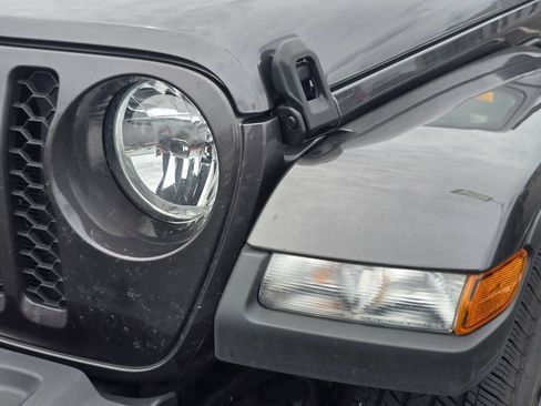 Used 2023 Jeep Gladiator Sport AWD/4WD image 19