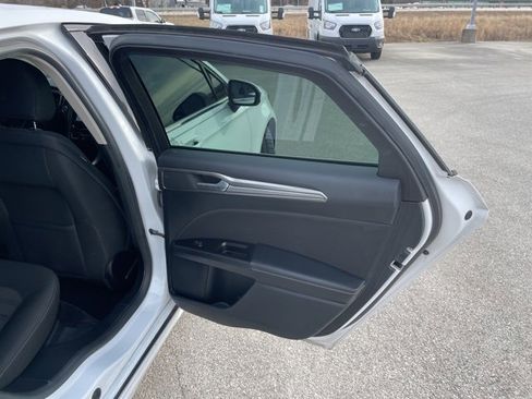 Used 2017 Ford Fusion SE w/ Fusion SE Technology Package image 52