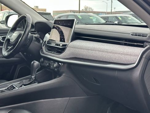 Used 2022 Jeep Compass Latitude image 18