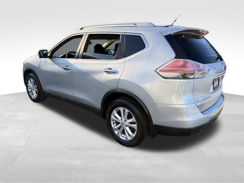 Used 2016 Nissan Rogue SV w/ SV Premium Package image 5