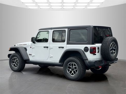 Used 2024 Jeep Wrangler Unlimited Rubicon image 3