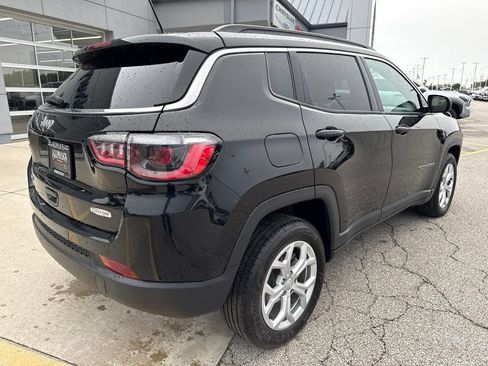 Used 2024 Jeep Compass Latitude AWD/4WD image 5