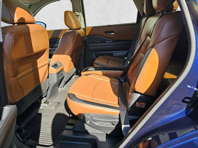 Used 2022 Nissan Pathfinder Platinum AWD/4WD image 18