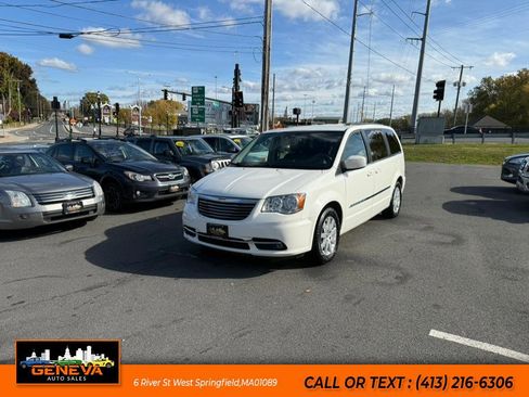 Used 2013 Chrysler Town & Country Touring image 1