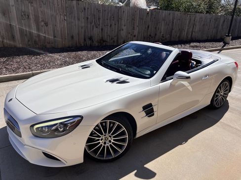 Used 2018 Mercedes-Benz SL 550 w/ Driver Assistance Package image 15