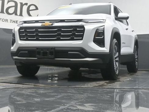 Used 2025 Chevrolet Equinox LT w/ Convenience Package II image 56