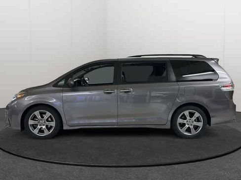 Used 2018 Toyota Sienna SE Premium FWD image 3