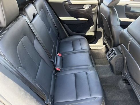 Used 2019 Volvo XC40 T4 Inscription FWD image 14