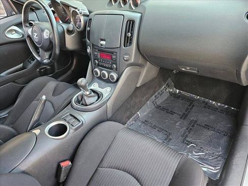 Used 2016 Nissan 370Z Coupe RWD image 22