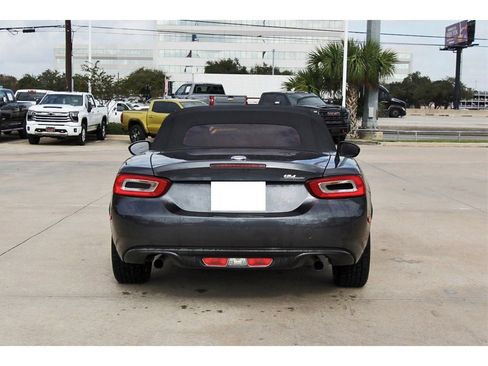 Used 2018 FIAT 124 Spider Classica image 5