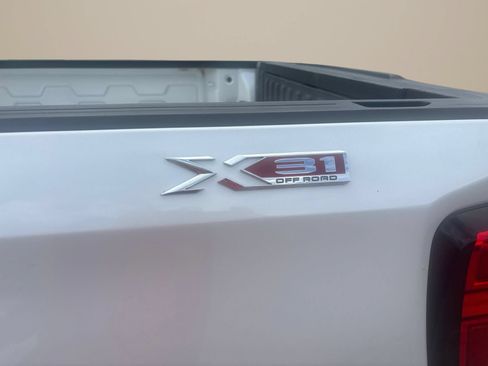 Used 2019 GMC Sierra 1500 SLT AWD/4WD image 6