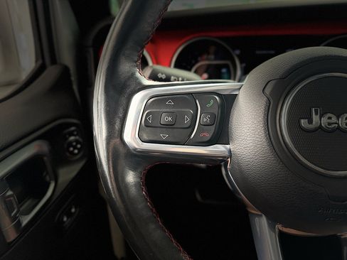 Used 2021 Jeep Gladiator Rubicon AWD/4WD image 16